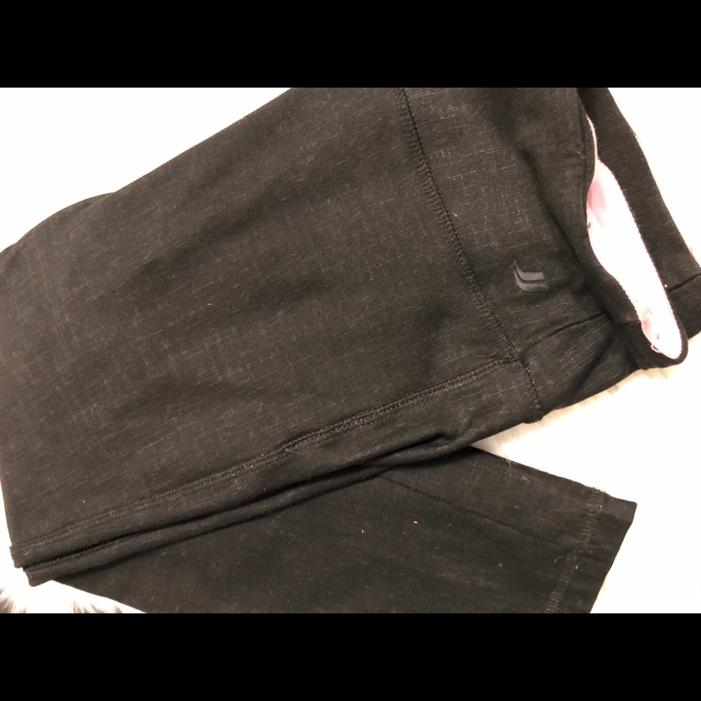 2for1. cropped workout pants.